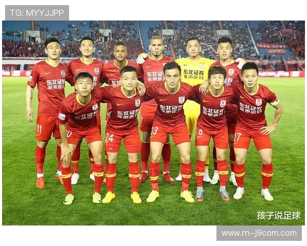 以足球战术革新为视角 后卫核心引领防守与进攻双重使命